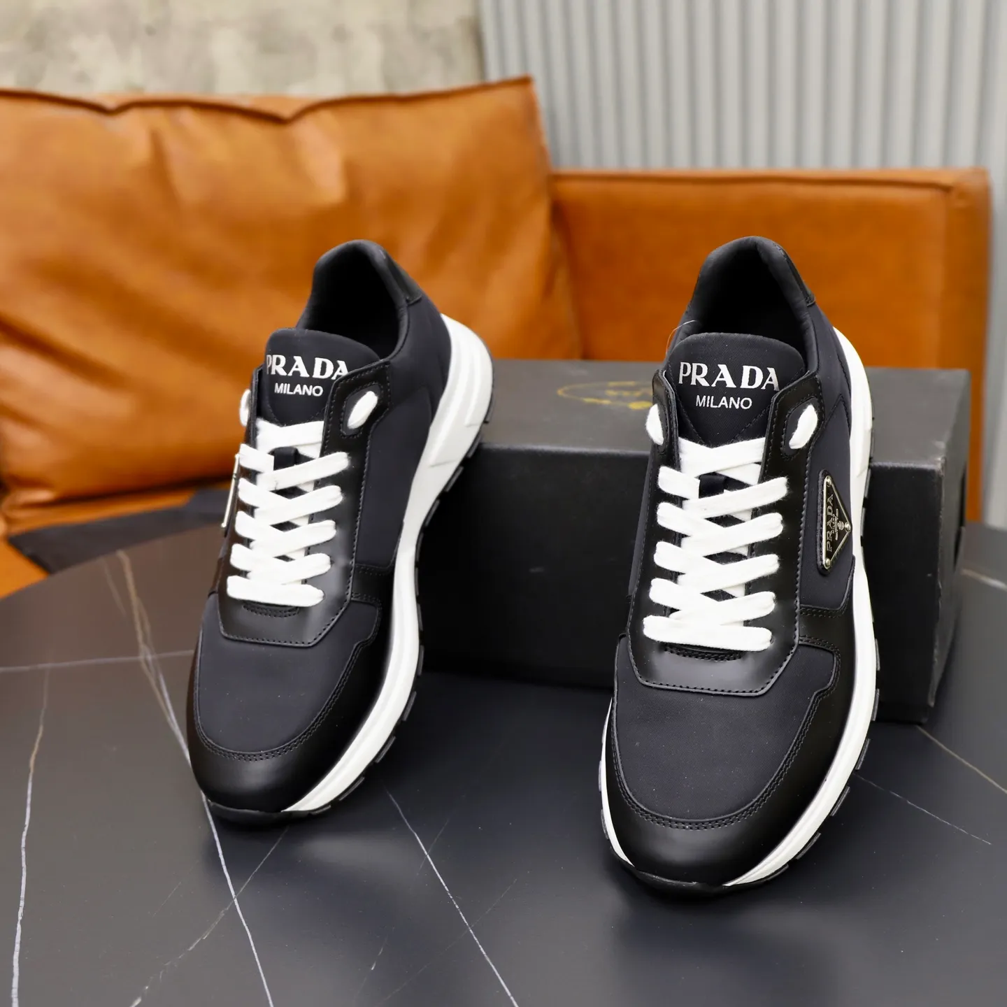 Factory price: 600💰Top original order Brand: PRADA (Prada) Standard code: Men's size 38/44 (45 can be customized) Grade: Same as the official website Material: Original cowhide stitched with imported cloth, cowhide lining, original combination of two-color wear-resistant soft outsole Style category: casual sports version, young fashion, European and American trend, British style Color: actual picture color
